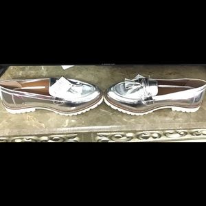 BRAND NEW, NEVER WORN Simply Bee Silver Oxfords
